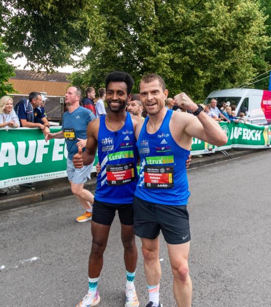Staffelsieger Merhawi Micael und Daniel Zahn von den Roadrunners Südbaden